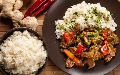 Resepti: Kanaa ja riisiä kookoskastikkeessa